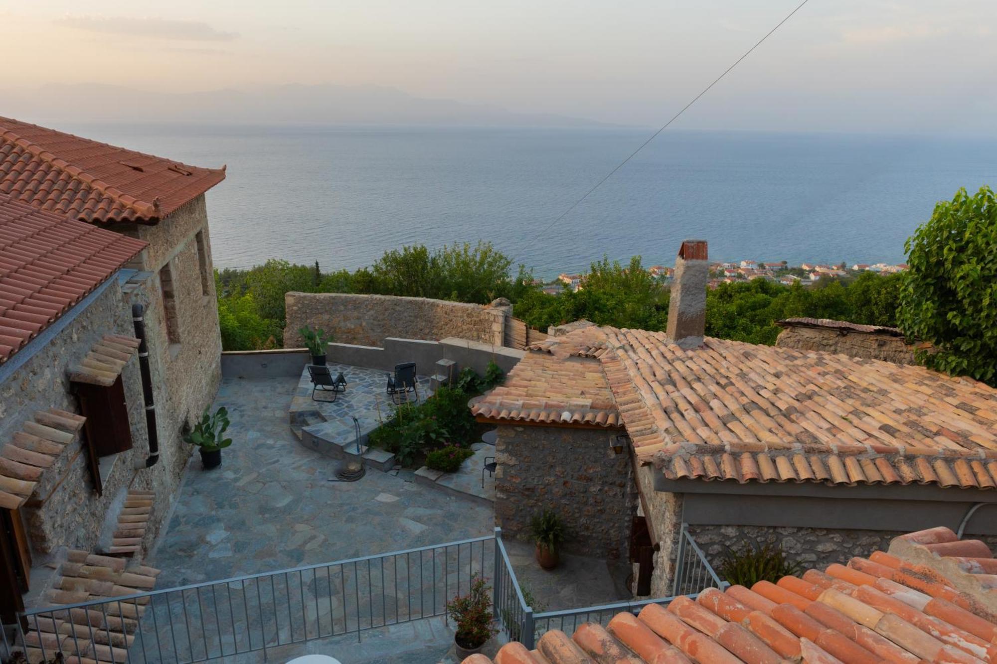Fteri Stone House In Platanos, Akrata Daire Dış mekan fotoğraf