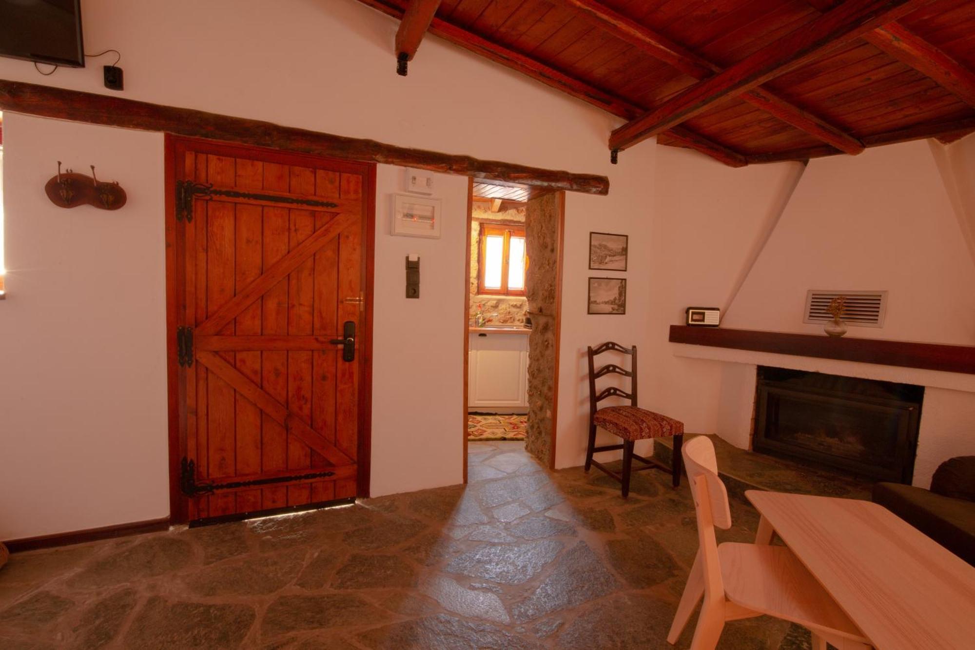 Fteri Stone House In Platanos, Akrata Daire Dış mekan fotoğraf